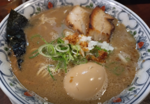 麺や庄の濃厚魚介豚骨ラーメン