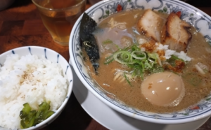 麺や庄の濃厚魚介豚骨ラーメン
